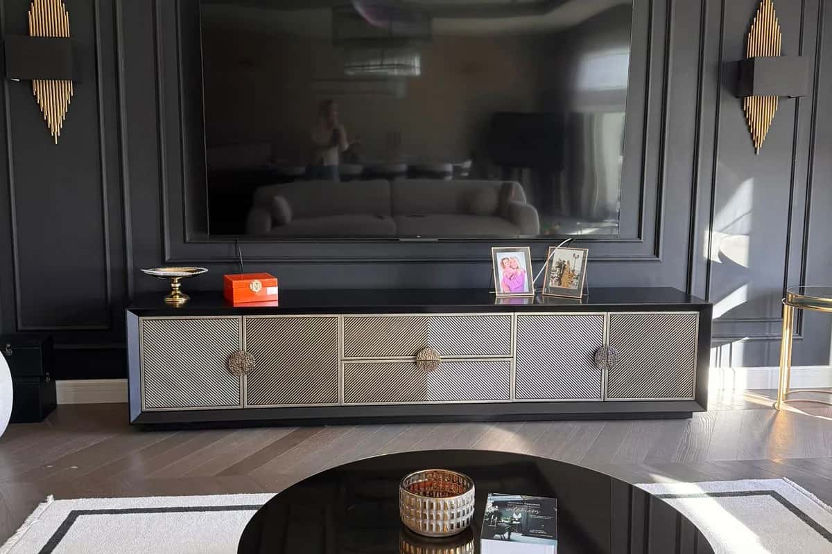 Casablanca TV Konsolu modelinin bir başka görünümü, özel üretim konsol, Archidecors