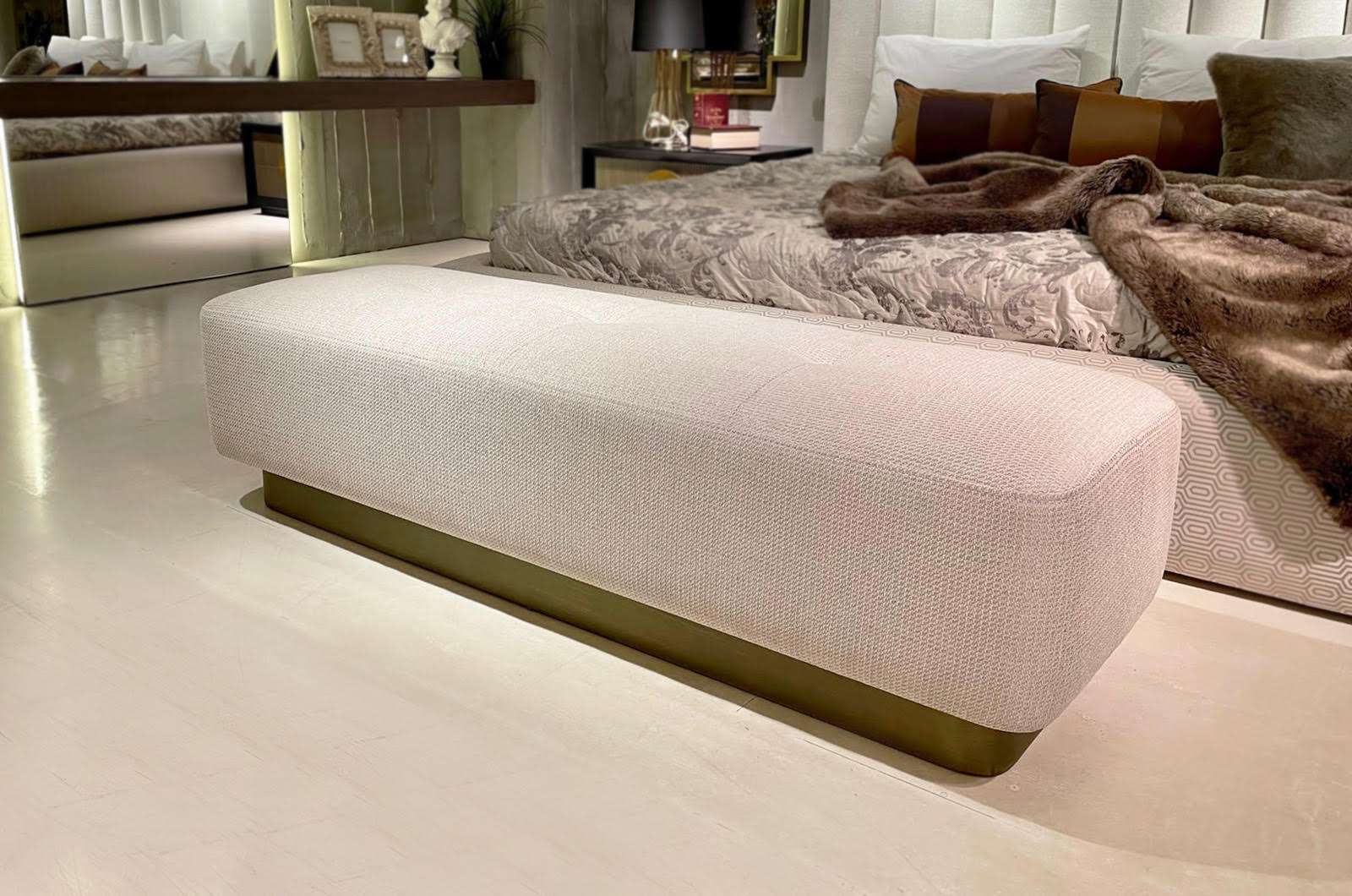 Hypnose Bank modelinin bir başka görünümü, özel üretim puf, Archidecors, Modoko İstanbul