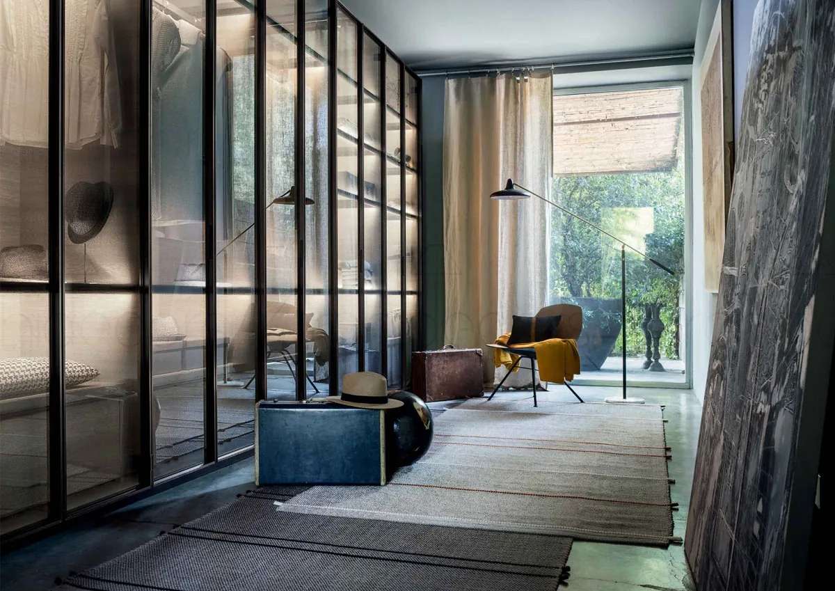 Cam Kapaklı Giyinme Dolabı giyinme dolabı modelinin farklı açıdan görünümü, Archidecors el işçiliği