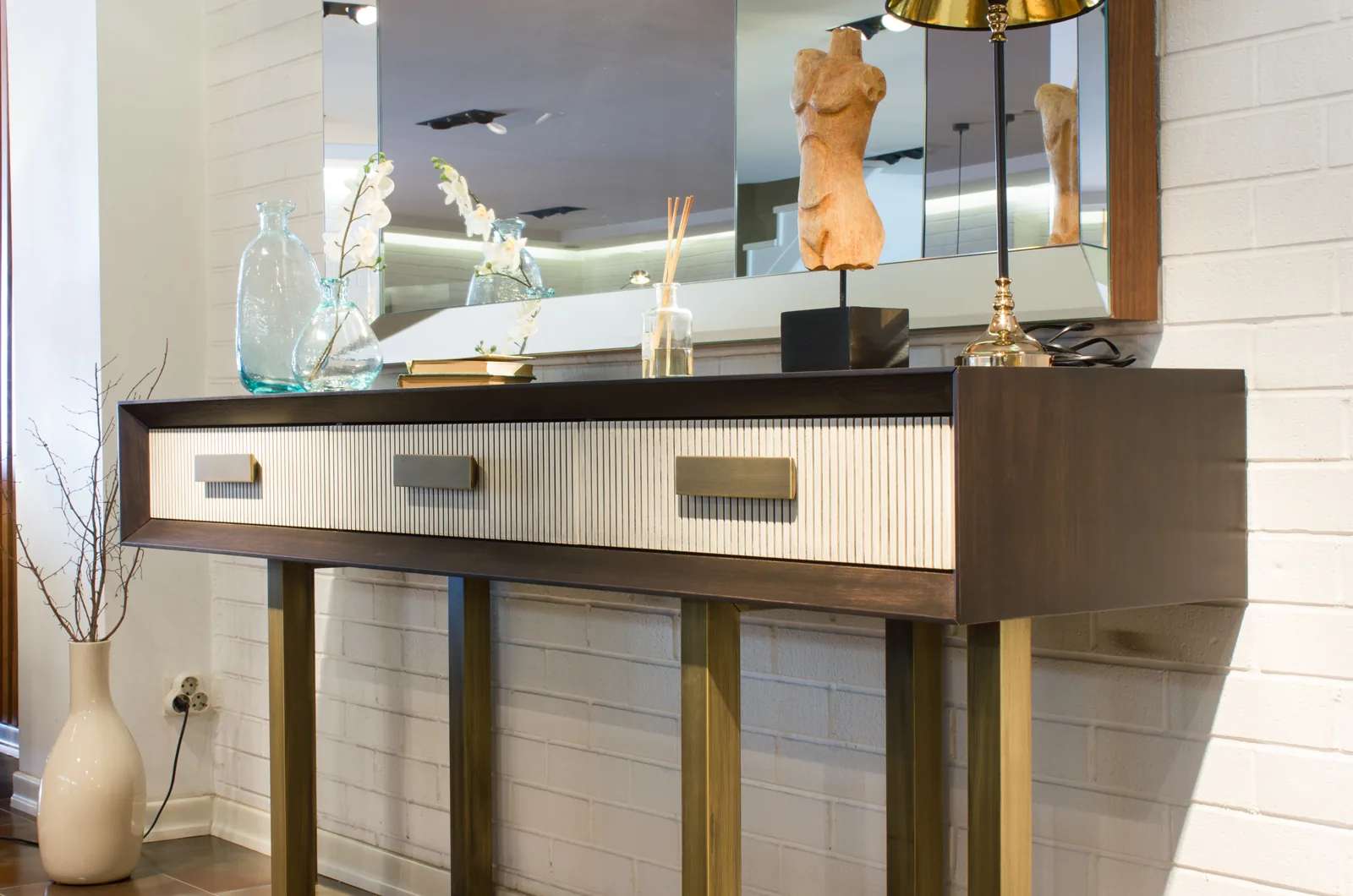 Another view of the Skyline Mirror wall mirror, made to order by Archidecors, Modoko Istanbul