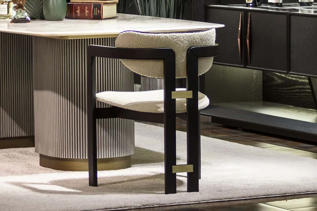 Minotti Sandalye, Archidecors özel üretim sandaly, masif ahşap + bouclé kumaş, detay görünüm 3