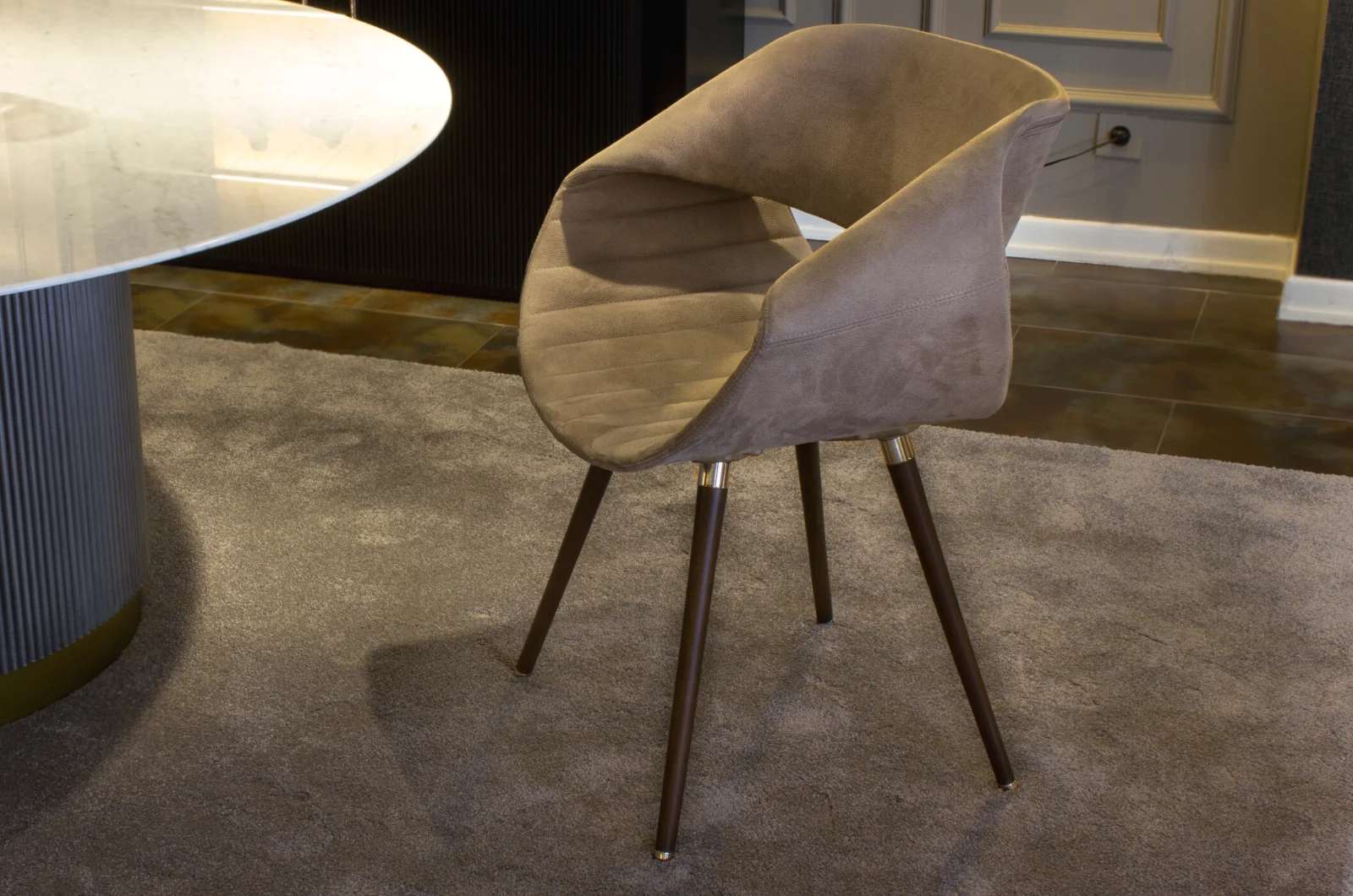 Tombo Sandalye sandalye modelinin farklı açıdan görünümü, Archidecors el işçiliği