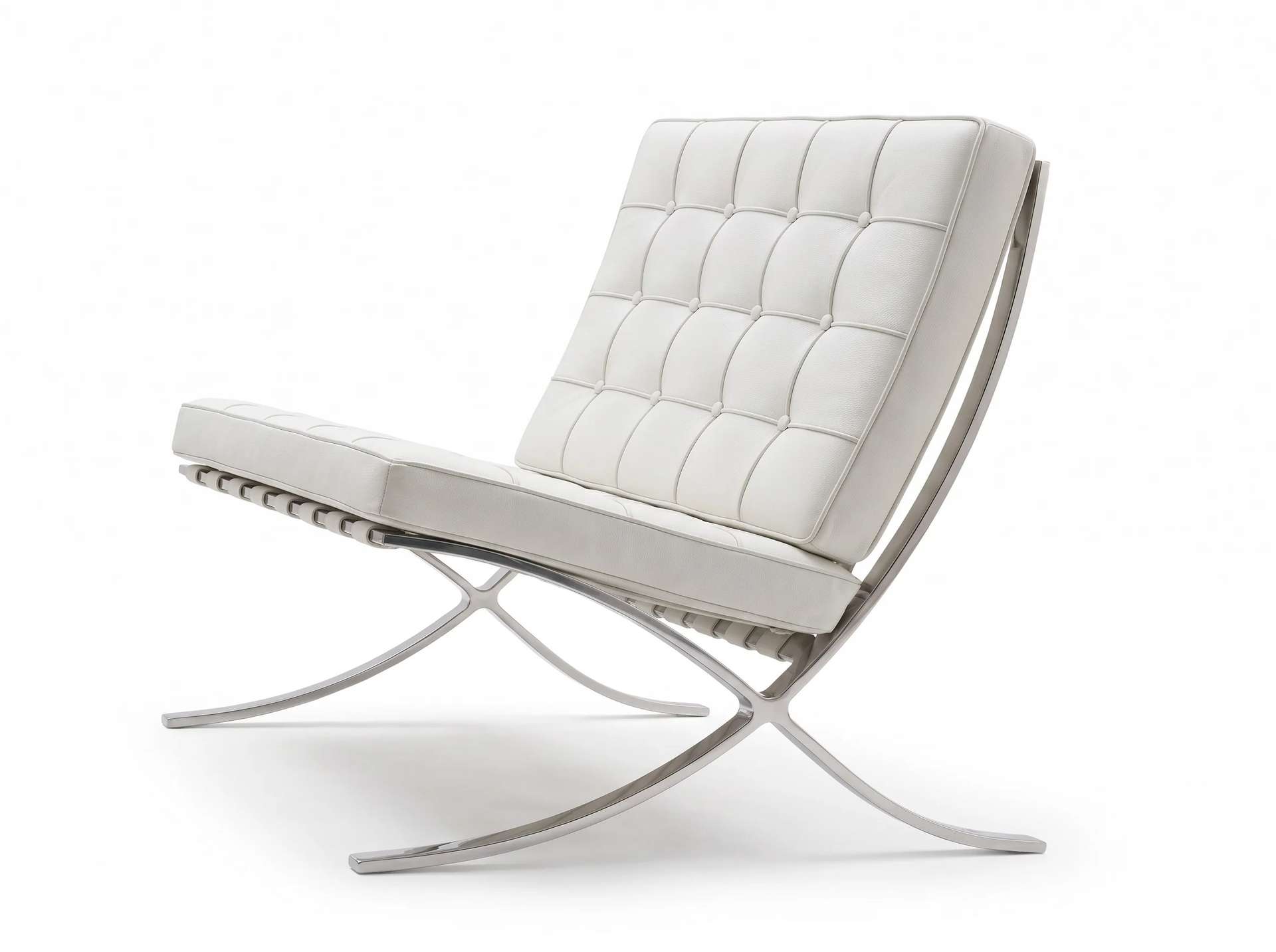 Kapitone lounge berjer, Barcelona chair çizgisinde kare kapitone beyaz minderler ve parlak metal çapraz iskelet, beyaz fon