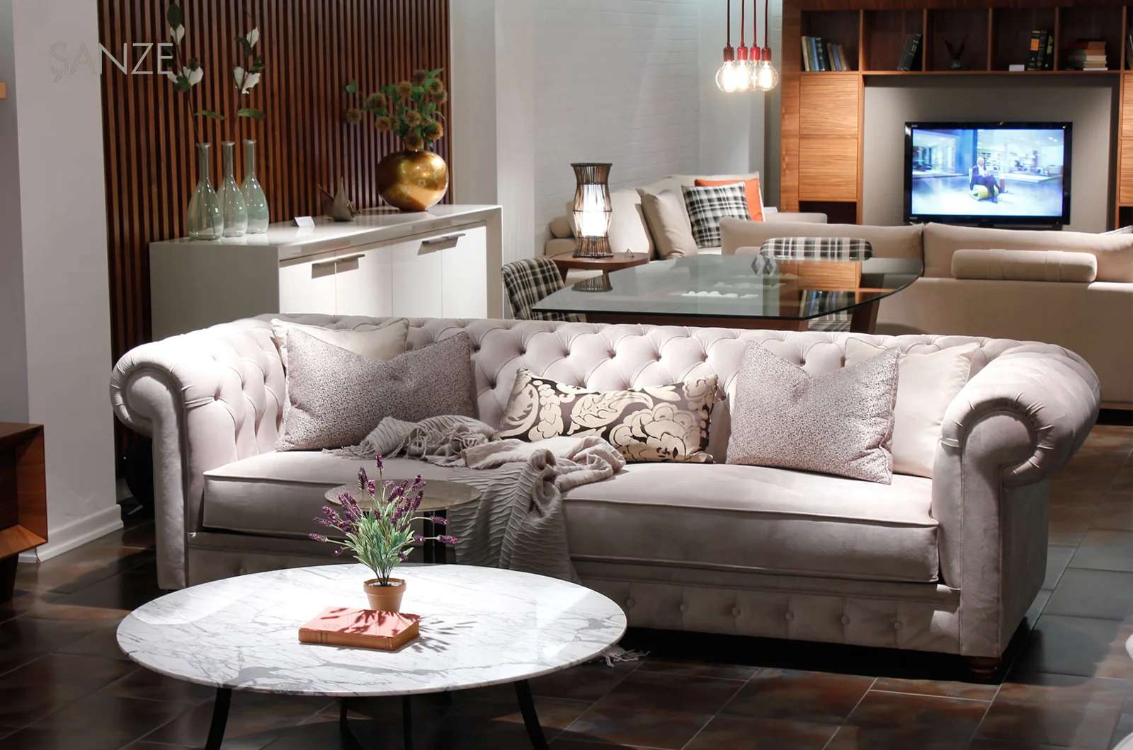 Chesterfield 2 Koltuk koltuk modelinin farklı açıdan görünümü, Archidecors el işçiliği