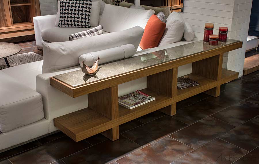 Koltuk arkası sehpa, mermer tabla ve doğal ahşap gövde, Archidecors özel üretim