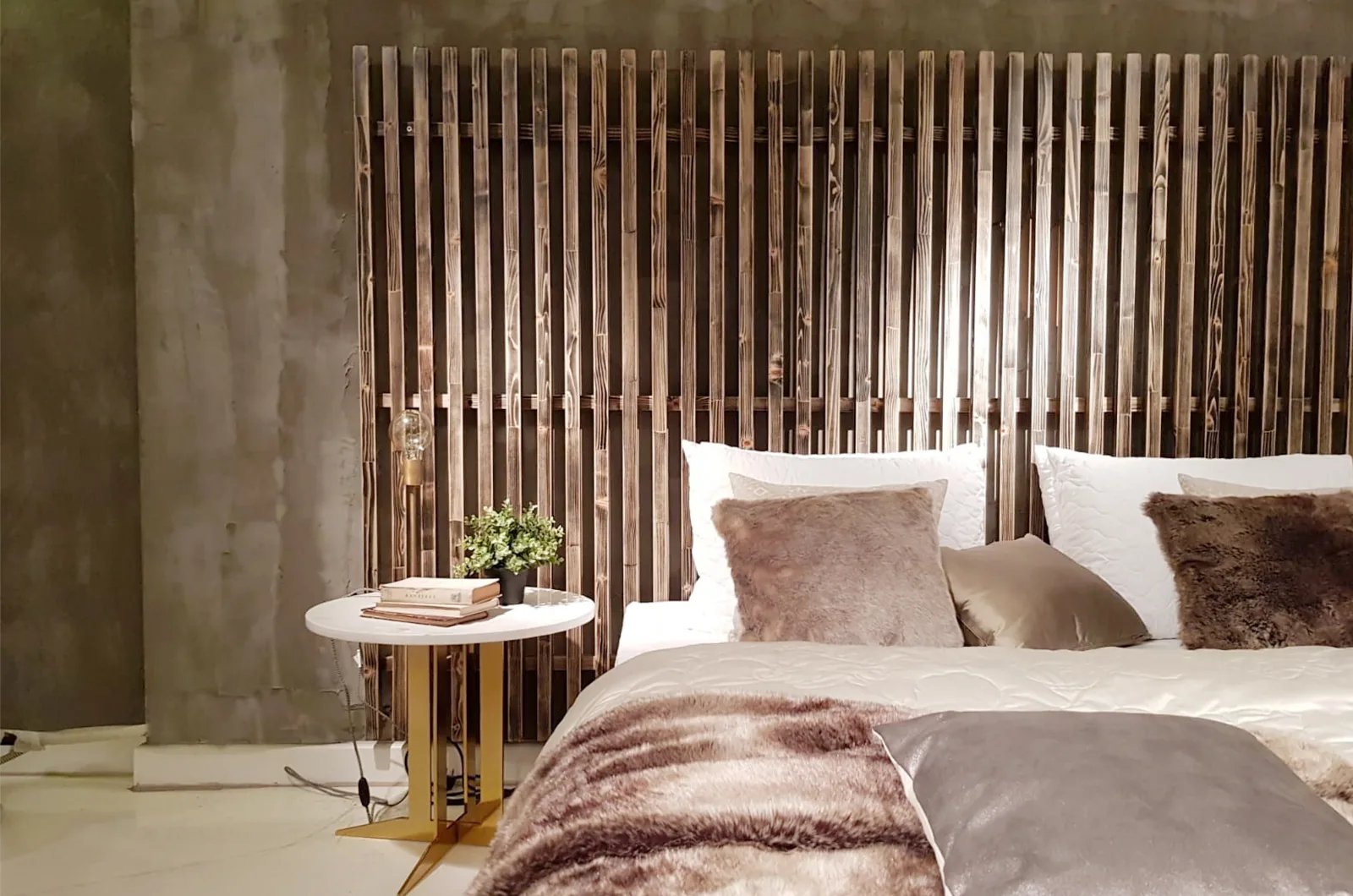 Freeman Ahşap Yatak karyola modelinin farklı açıdan görünümü, Archidecors el işçiliği