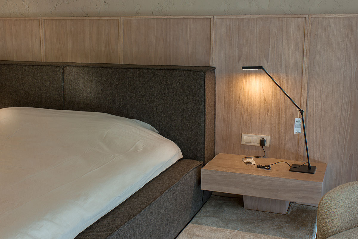 Maya Bed detail view 2